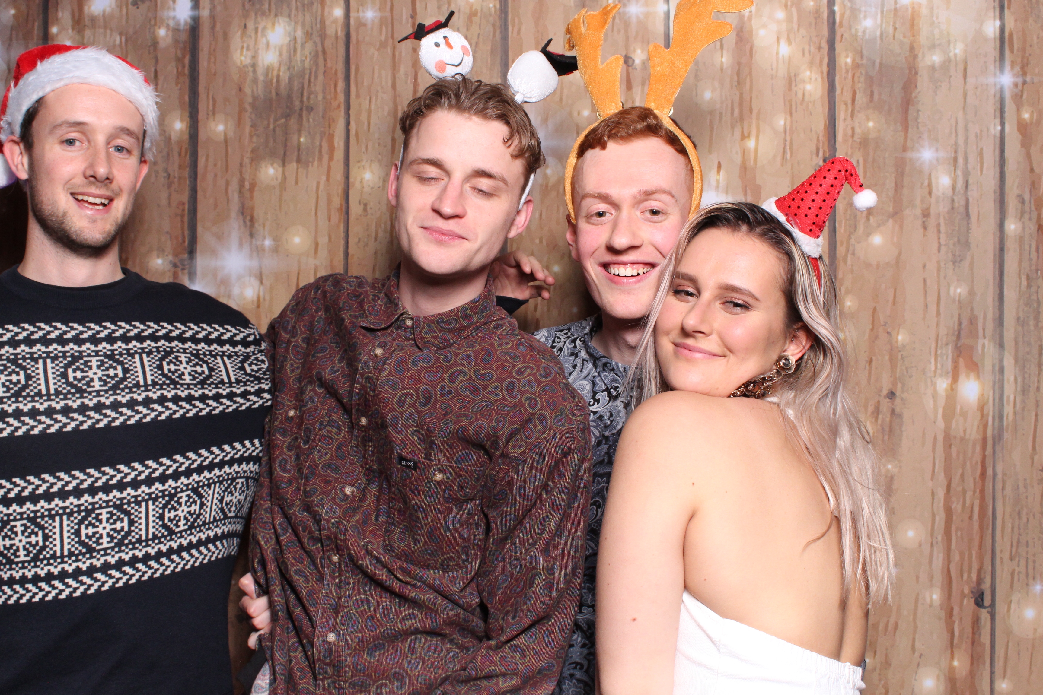 Tes Christmas party  | View more photos from the event at gallery.magicimages.uk/u/MagicImages/Tes-Christmas-party